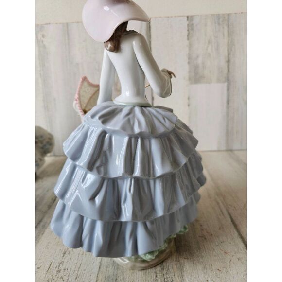 Lladro 6542 stroll in sun parasol RARE umbrella girl Victorian dress flower bonn - Picture 6 of 9